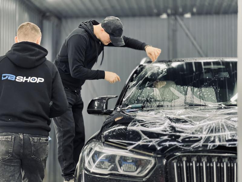 Бронь на лобовое стекло автомобиля Бронь на лобовое стекло автомобиля