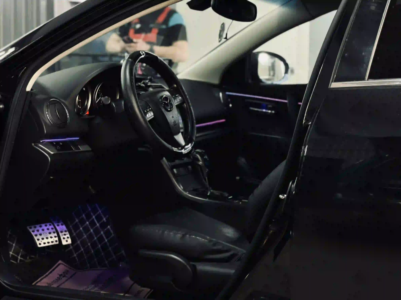 Установка контурной подсветки салона в Mazda 6